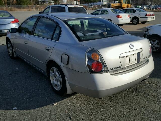 1N4AL11D82C231769 - 2002 NISSAN ALTIMA BAS SILVER photo 3