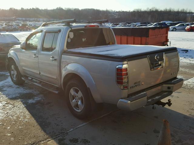 1N6AD07W45C465497 - 2005 NISSAN FRONTIER C SILVER photo 3