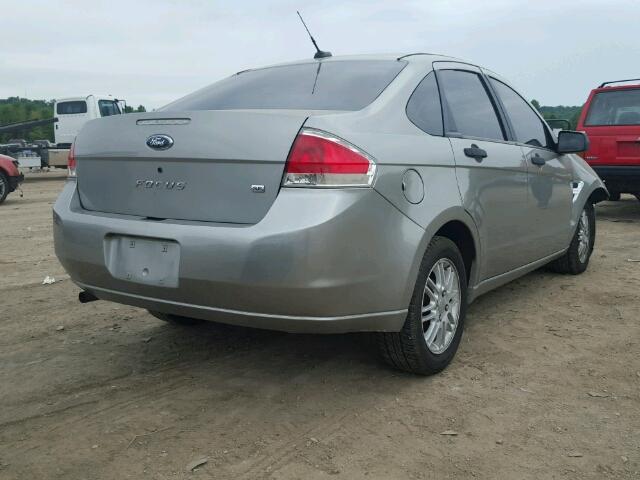 1FAHP35N88W129218 - 2008 FORD FOCUS SE SILVER photo 4