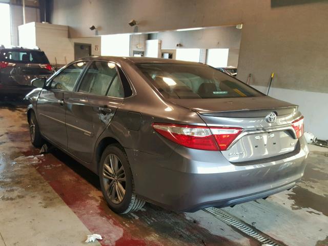 4T1BF1FK9HU321122 - 2017 TOYOTA CAMRY LE SILVER photo 3