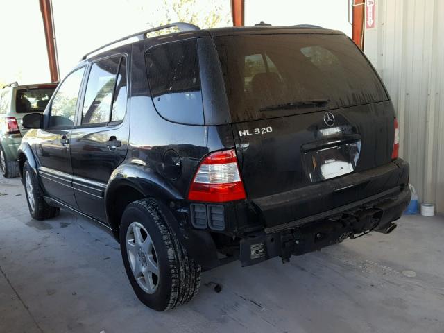 4JGAB54E43A380052 - 2003 MERCEDES-BENZ ML 320 BLACK photo 3