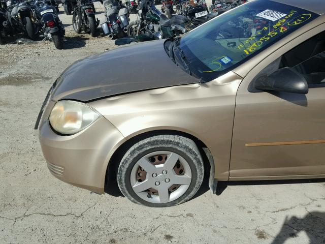 1G1AK52F257557027 - 2005 CHEVROLET COBALT GOLD photo 9