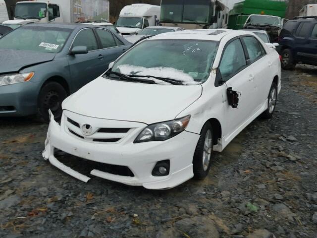 2T1BU4EE3BC647364 - 2011 TOYOTA COROLLA BA WHITE photo 2