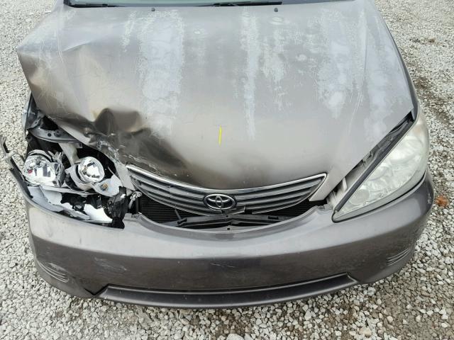 4T1BE32K45U597644 - 2005 TOYOTA CAMRY LE GRAY photo 7