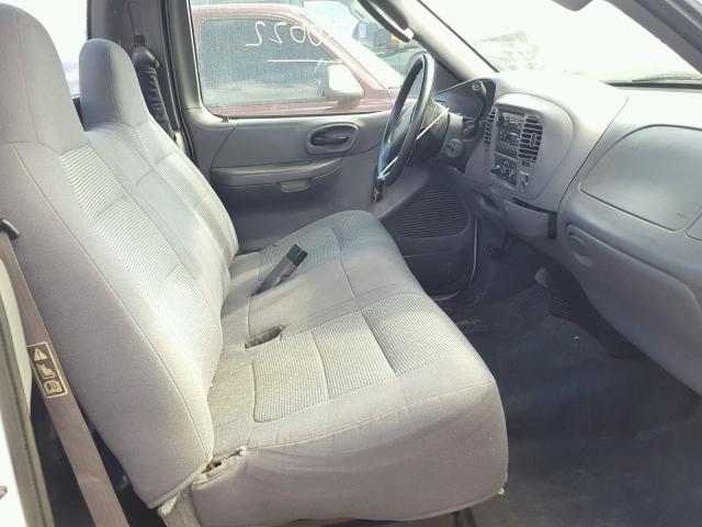 2FTRF17232CA76780 - 2002 FORD F150 WHITE photo 5