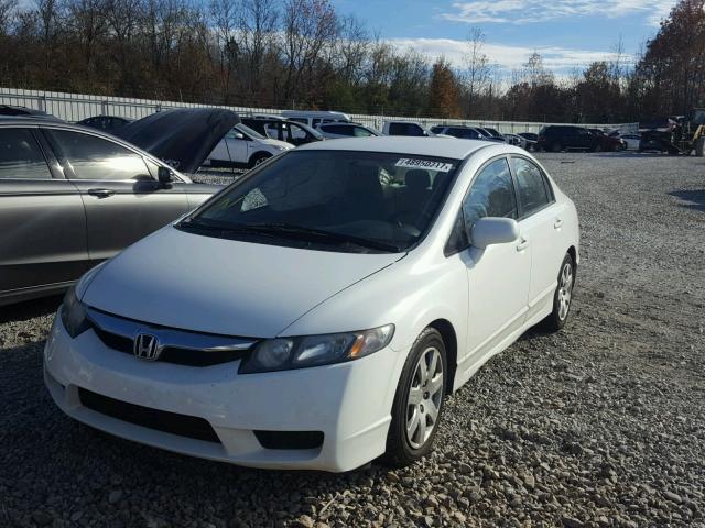 19XFA1F52AE086369 - 2010 HONDA CIVIC LX WHITE photo 2