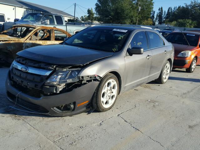 3FAHP0HA8AR309024 - 2010 FORD FUSION SE GRAY photo 2