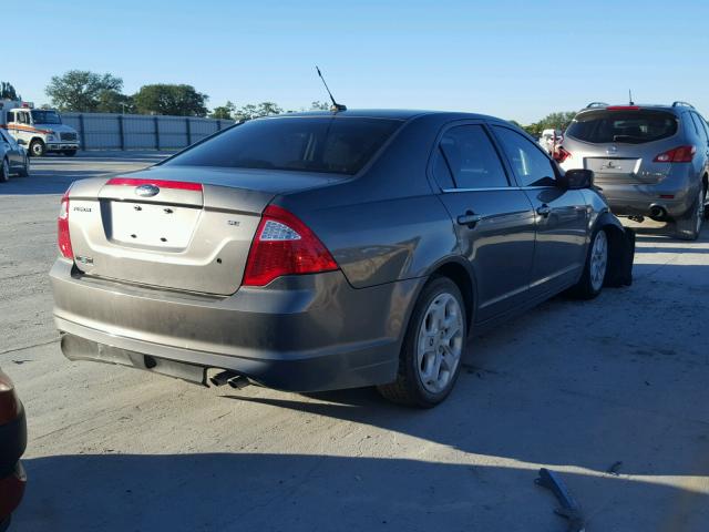 3FAHP0HA8AR309024 - 2010 FORD FUSION SE GRAY photo 4