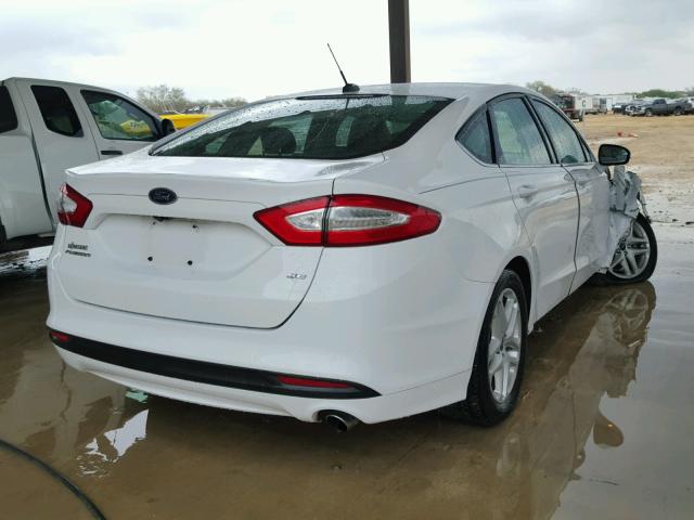 1FA6P0H73F5107570 - 2015 FORD FUSION SE WHITE photo 4