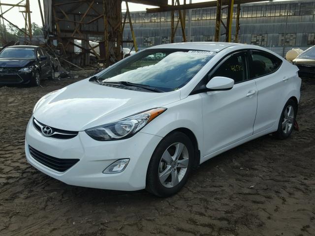 5NPDH4AE3DH387843 - 2013 HYUNDAI ELANTRA GL WHITE photo 2