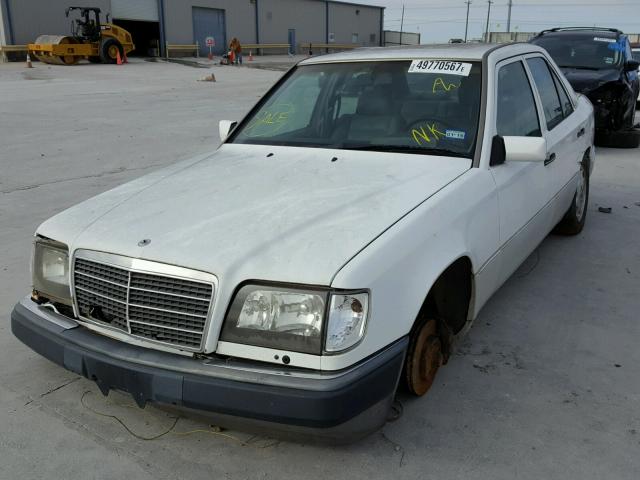 WDBEA34E3RC091852 - 1994 MERCEDES-BENZ E 420 WHITE photo 2