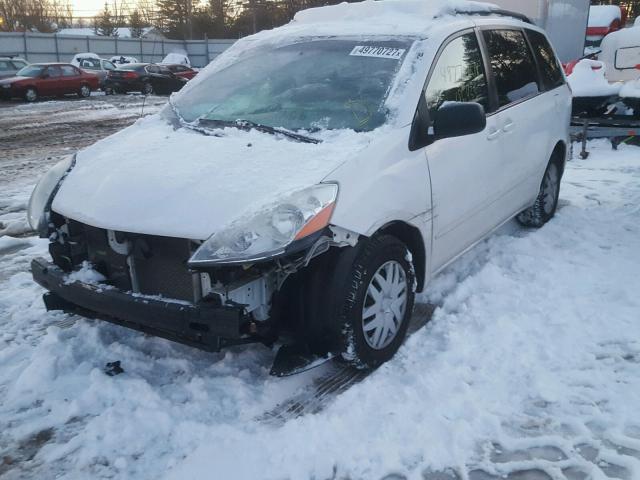 5TDZK23CX8S200377 - 2008 TOYOTA SIENNA CE WHITE photo 2