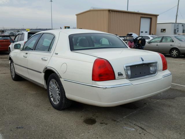 1LNHM82V97Y611313 - 2007 LINCOLN TOWN CAR S CREAM photo 3