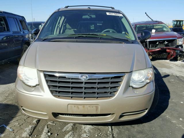 2A4GP44R87R343420 - 2007 CHRYSLER TOWN & COU TAN photo 7