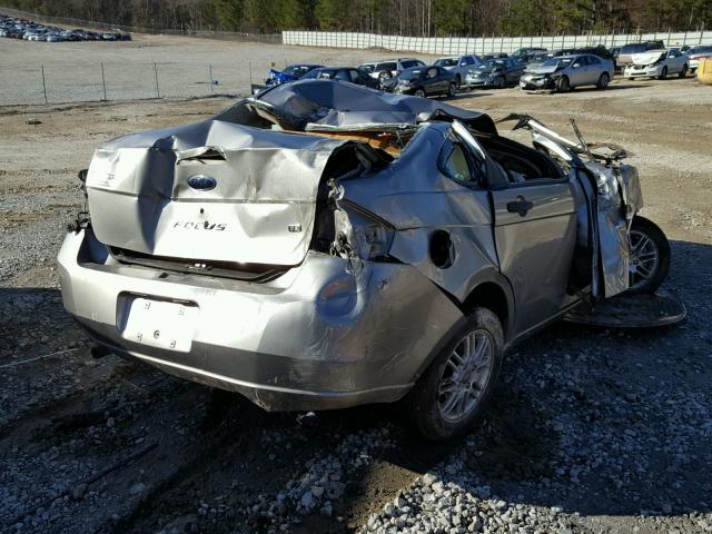 1FAHP35N38W120944 - 2008 FORD FOCUS SE SILVER photo 4