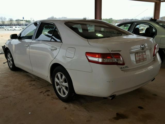 4T1BK3EK2BU619978 - 2011 TOYOTA CAMRY SE WHITE photo 3