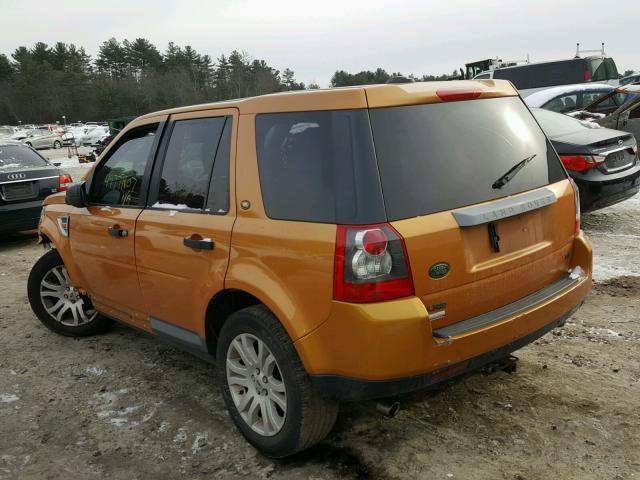 SALFP24N38H002435 - 2008 LAND ROVER LR2 SE GOLD photo 3