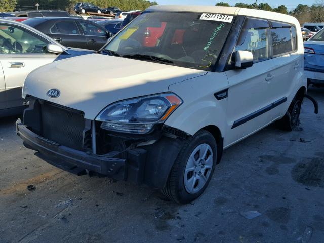 KNDJT2A57D7564064 - 2013 KIA SOUL WHITE photo 2