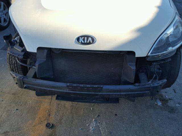 KNDJT2A57D7564064 - 2013 KIA SOUL WHITE photo 9