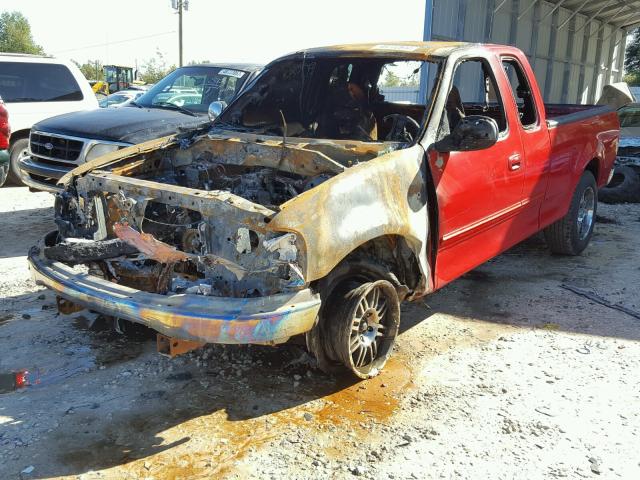 1FTRX17W3YNA62588 - 2000 FORD F150 RED photo 2