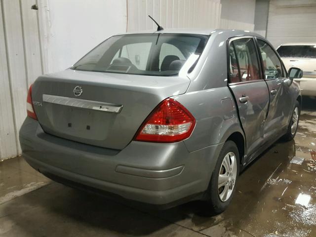 3N1BC11E38L361014 - 2008 NISSAN VERSA S GRAY photo 4