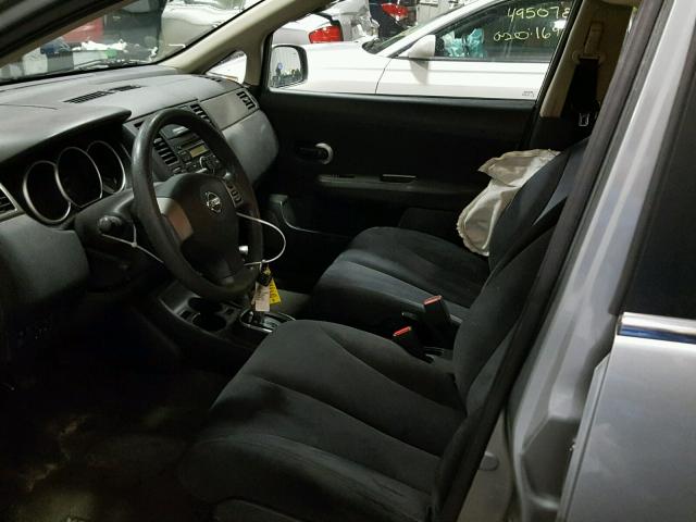 3N1BC11E38L361014 - 2008 NISSAN VERSA S GRAY photo 5