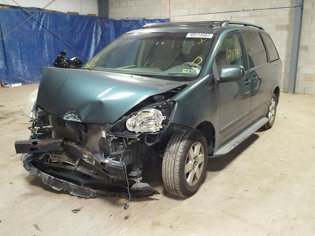 5TDZA22CX4S155052 - 2004 TOYOTA SIENNA XLE GREEN photo 2