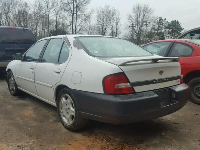 1N4DL01A6YC233834 - 2000 NISSAN ALTIMA XE WHITE photo 3