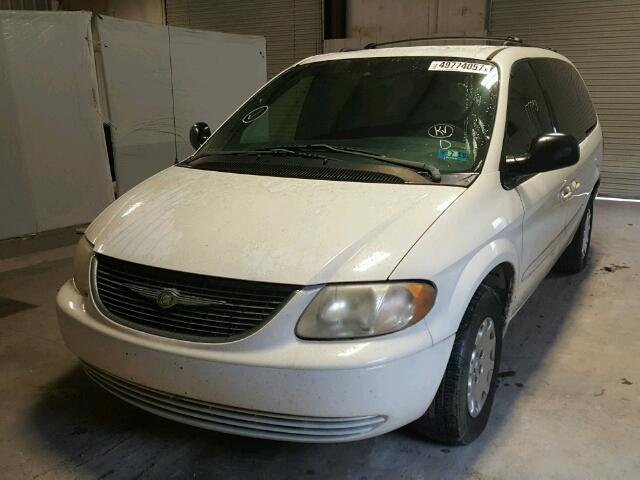 2C4GP44343R241382 - 2003 CHRYSLER TOWN & COU WHITE photo 2