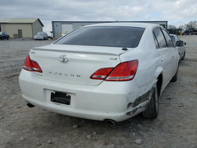 4T1BK36B36U119283 - 2006 TOYOTA AVALON XL WHITE photo 4