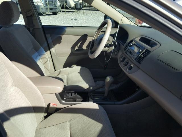 JTDBE32K620134234 - 2002 TOYOTA CAMRY LE GOLD photo 5