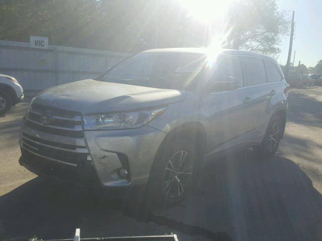 5TDBZRFH8JS814654 - 2018 TOYOTA HIGHLANDER SILVER photo 2