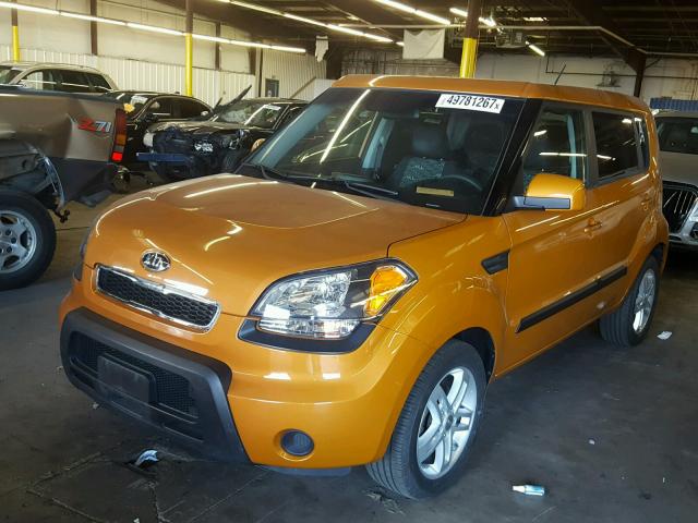 KNDJT2A28B7212825 - 2011 KIA SOUL ORANGE photo 2