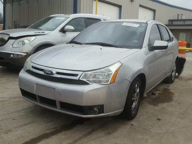 1FAHP36N89W215693 - 2009 FORD FOCUS SES GRAY photo 2