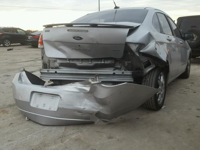 1FAHP36N89W215693 - 2009 FORD FOCUS SES GRAY photo 4