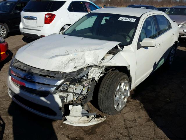 3FAHP0HA4AR231633 - 2010 FORD FUSION SE WHITE photo 2