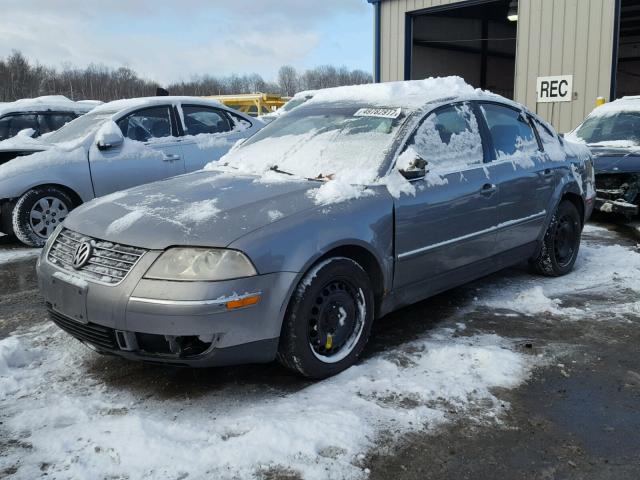 WVWAD63B15E023130 - 2005 VOLKSWAGEN PASSAT GLS GRAY photo 2