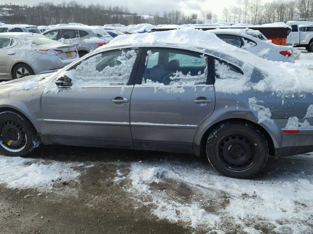 WVWAD63B15E023130 - 2005 VOLKSWAGEN PASSAT GLS GRAY photo 9