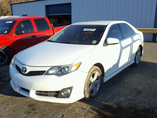 4T1BF1FK8CU116688 - 2012 TOYOTA CAMRY BASE WHITE photo 2