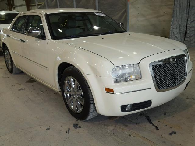 2C3KA53G47H640167 - 2007 CHRYSLER 300 TOURIN WHITE photo 1