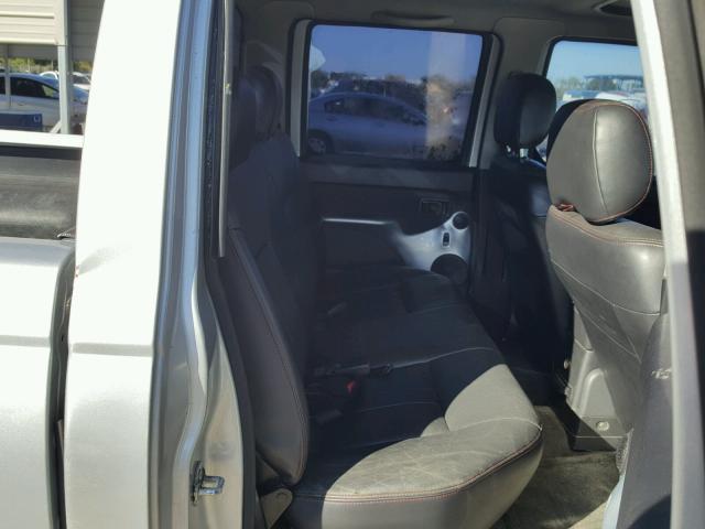 1N6MD29X22C332277 - 2002 NISSAN FRONTIER C SILVER photo 6