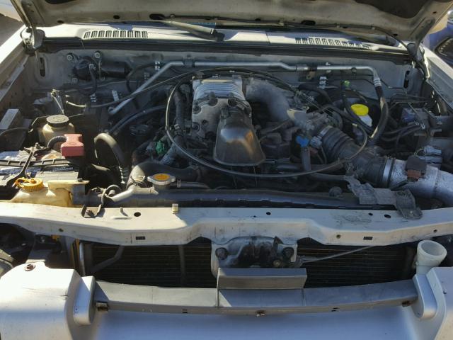 1N6MD29X22C332277 - 2002 NISSAN FRONTIER C SILVER photo 7