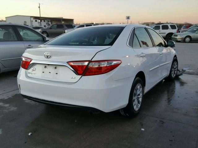 4T1BF1FKXFU495875 - 2015 TOYOTA CAMRY LE WHITE photo 4