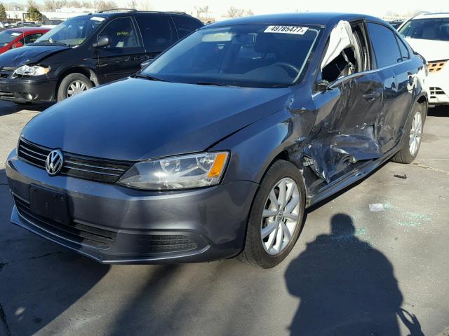 3VWD07AJXEM231846 - 2014 VOLKSWAGEN JETTA SE GRAY photo 2