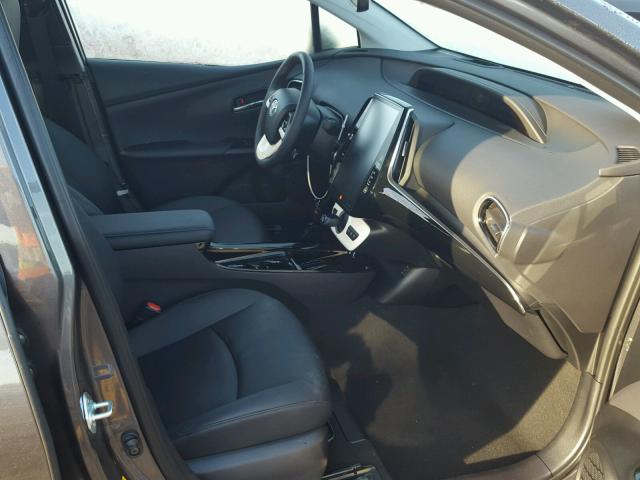 JTDKARFP8H3052856 - 2017 TOYOTA PRIUS PRIM 灰色 照片 5