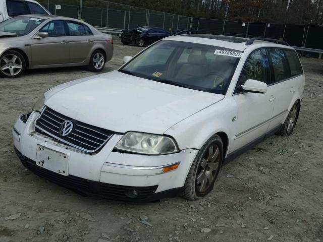 WVWYH63BX1E247381 - 2001 VOLKSWAGEN PASSAT GLX WHITE photo 2