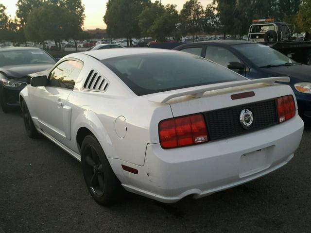 1ZVHT82H885199662 - 2008 FORD MUSTANG GT WHITE photo 3