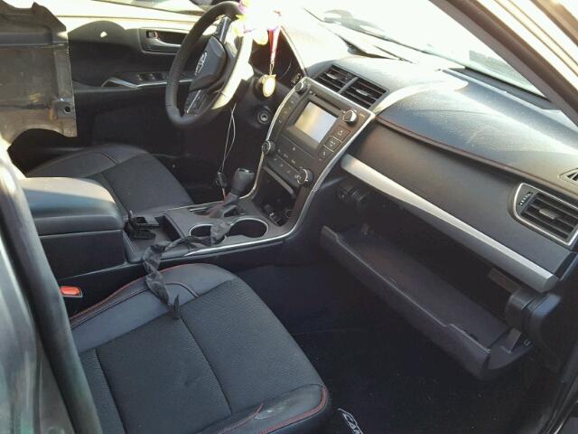 4T1BF1FK6HU349931 - 2017 TOYOTA CAMRY LE ნაცრისფერი ფოტო 5