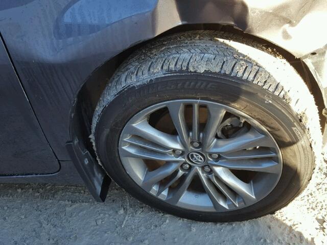 4T1BF1FK6HU349931 - 2017 TOYOTA CAMRY LE ნაცრისფერი ფოტო 9