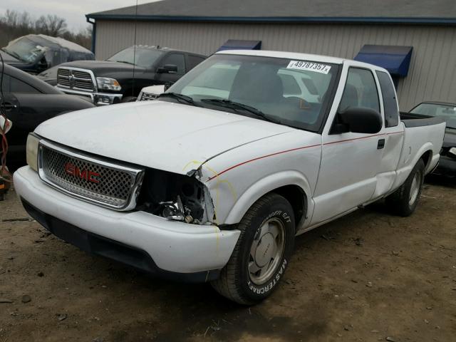 1GTCS19W028102567 - 2002 GMC SONOMA WHITE photo 2